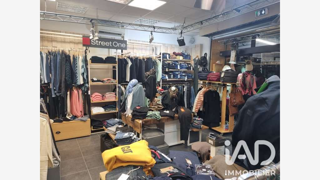 Vente commerce de prêt-à-porter au Bourg-d'Oisans