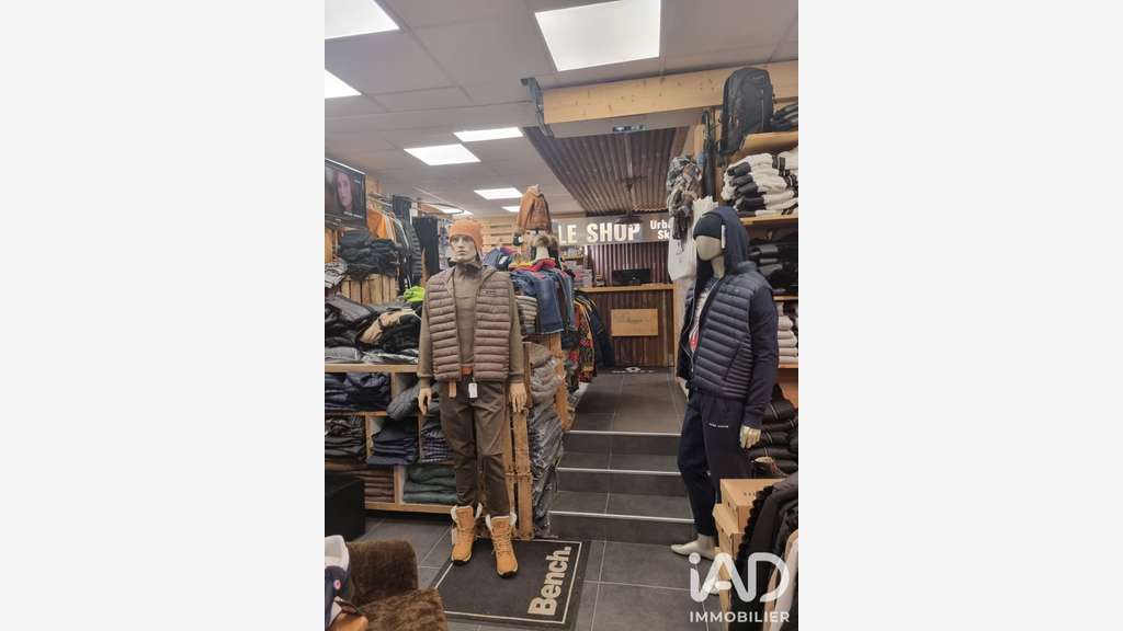 Vente commerce de prêt-à-porter au Bourg-d'Oisans
