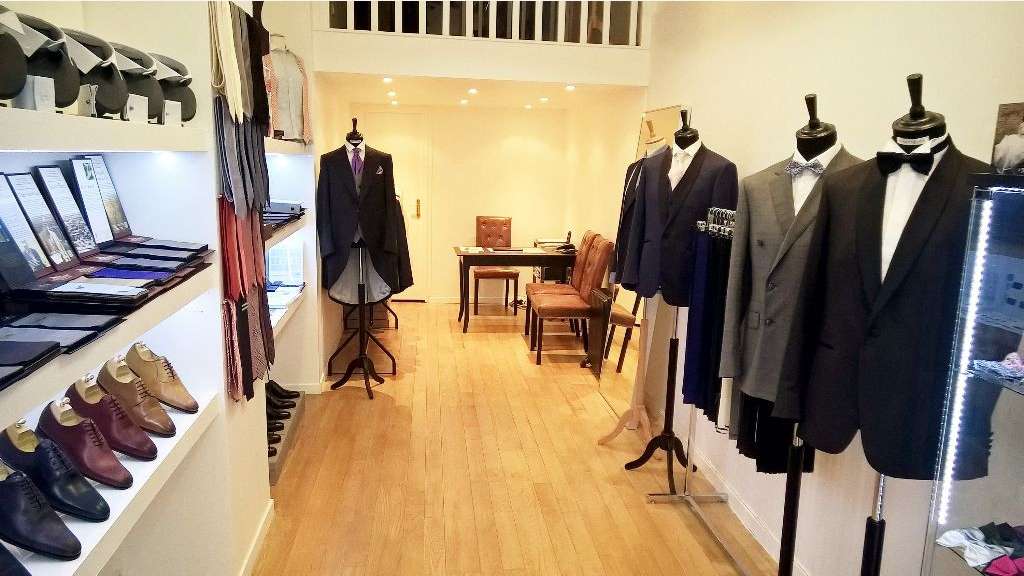A vendre FDC costumes fort potentiel à Lyon