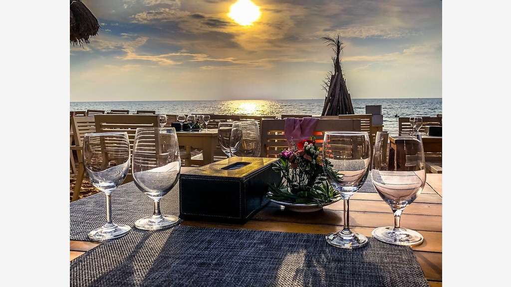 AV murs et fonds brasserie L4 à Marseille vue Mer