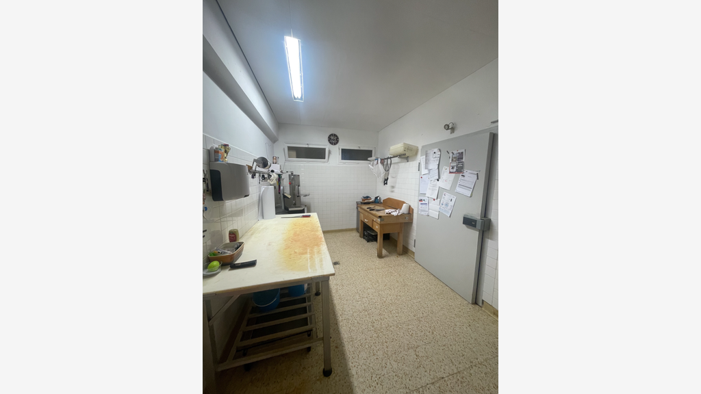 Vente murs et fonds boucherie village Sud France
