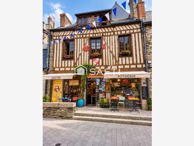 A vendre murs + fonds bar à Josselin centre