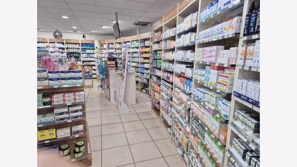 Pharmacie rentable sans concurrence directe Drôme