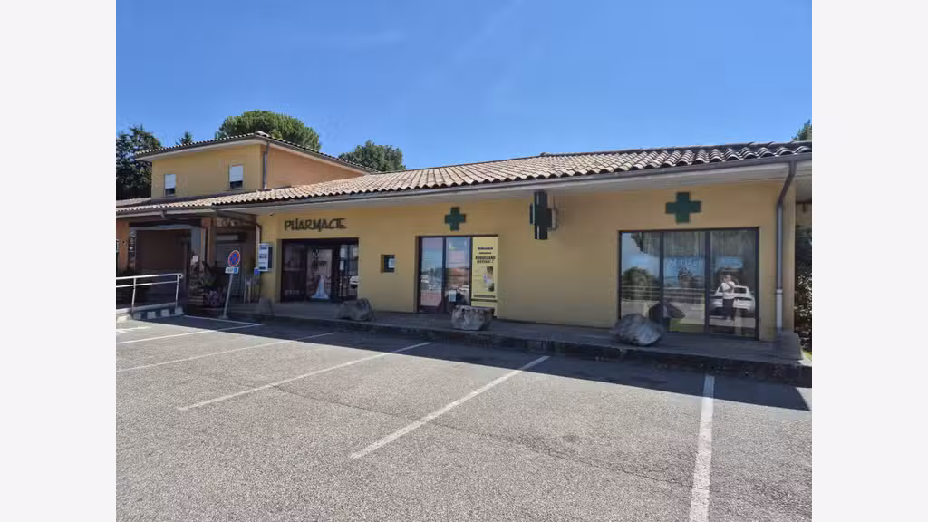 Pharmacie rentable sans concurrence directe Drôme