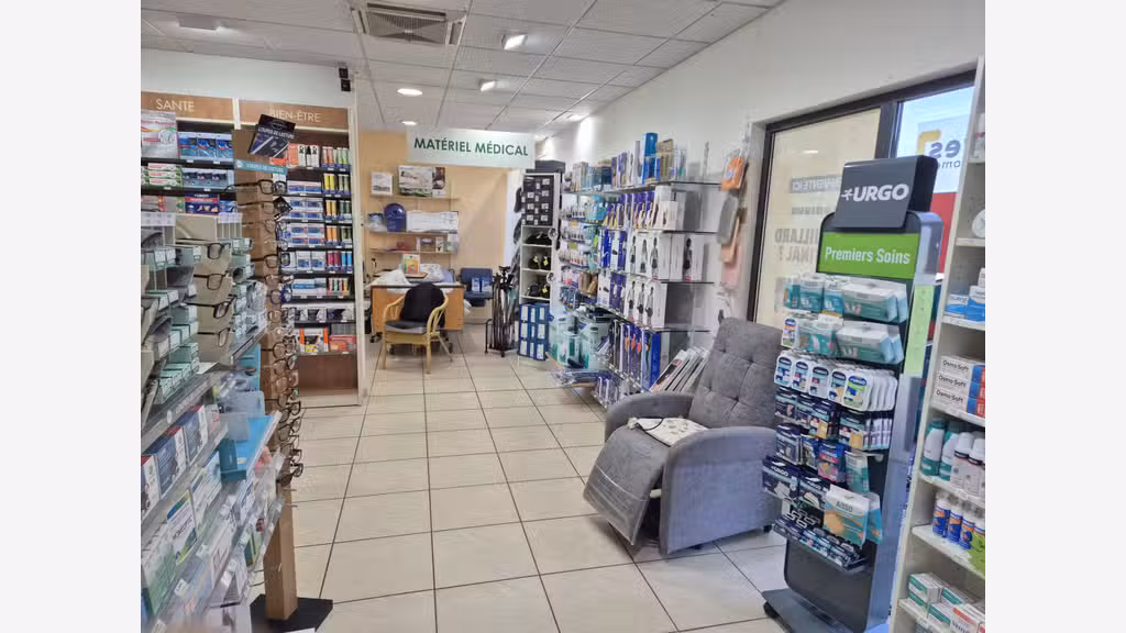 Pharmacie rentable sans concurrence directe Drôme