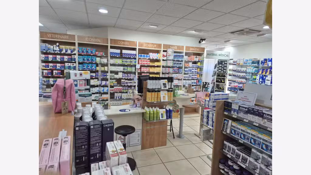 Pharmacie rentable sans concurrence directe Drôme