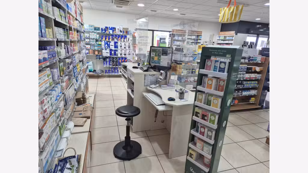 Pharmacie rentable sans concurrence directe Drôme