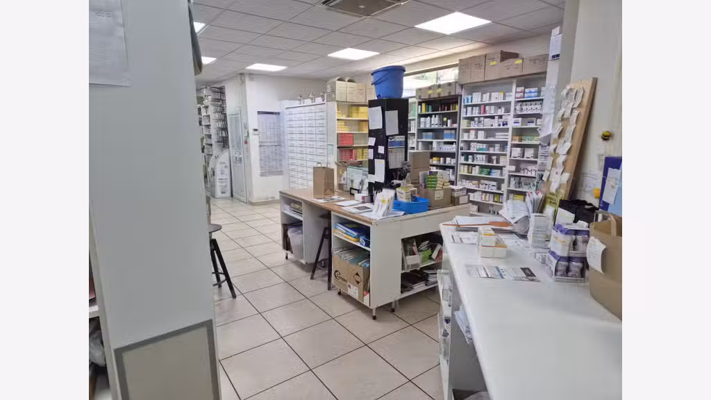 Pharmacie rentable sans concurrence directe Drôme