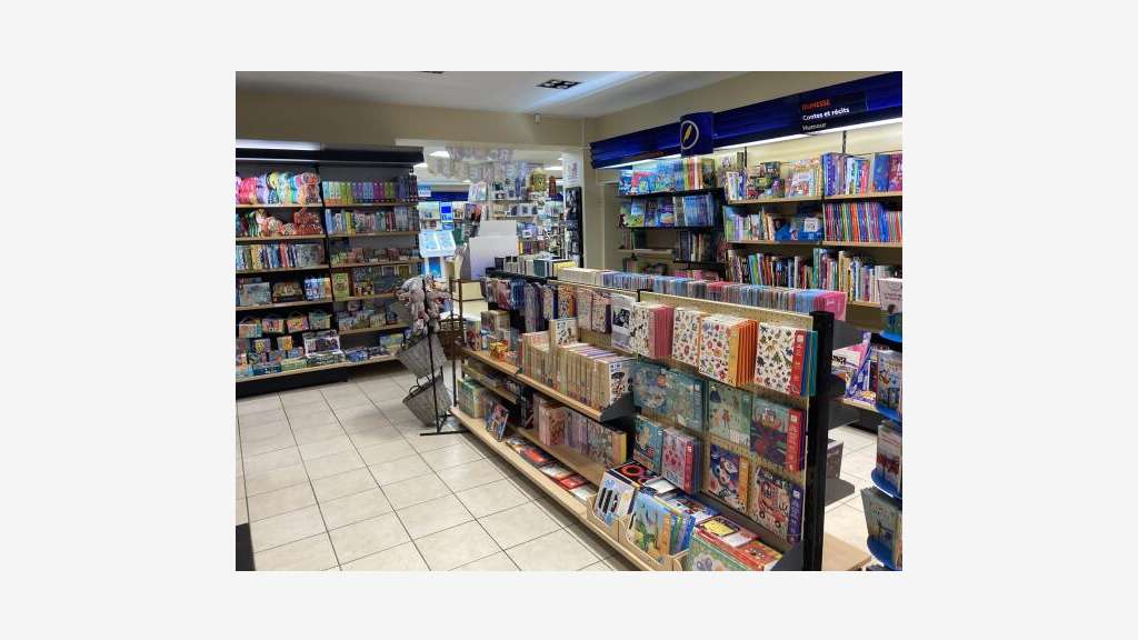 Vente presse librairie papeterie angle de rue 67