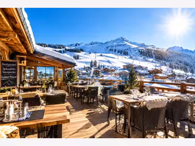 Bar restaurant avec terrasse en station de ski - A