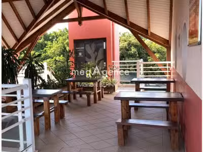 AV restaurant 160m² zone commerciale Baie-Mahault