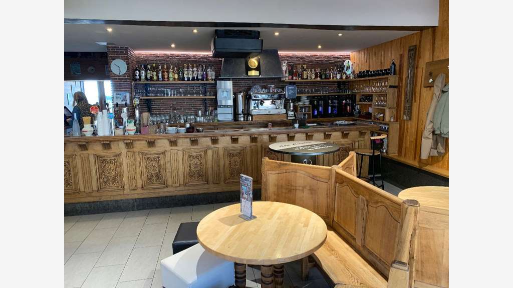 Bar restaurant à vendre station de ski réputée 63