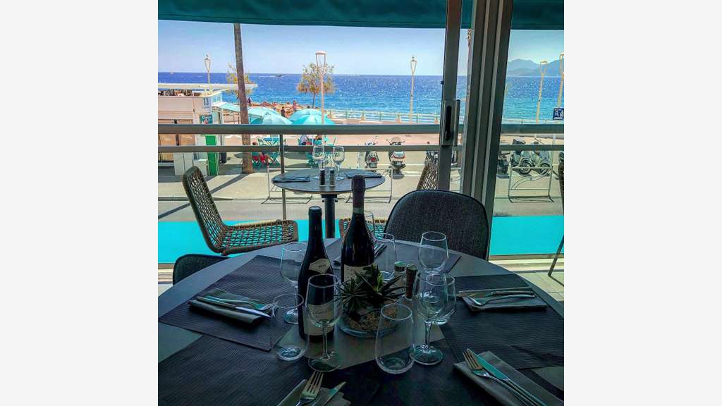 Vente restaurant lic IV terrasse à Cannes vue mer