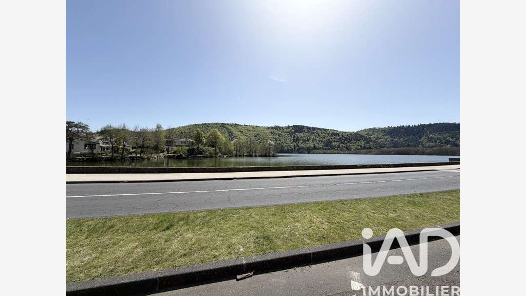 AV restaurant empl exceptionnel à Chambon-sur-Lac