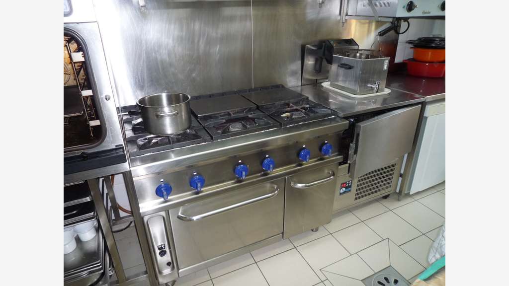 Vente restaurant traditionnel en coeur de ville 28