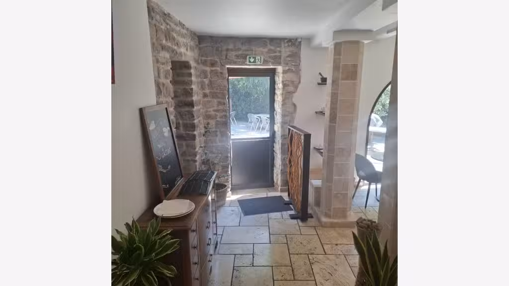 AV restaurant traditionnel avec logement Hérault