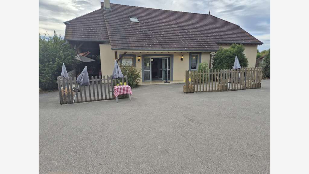 Cède restaurant traditionnel site touristique Jura