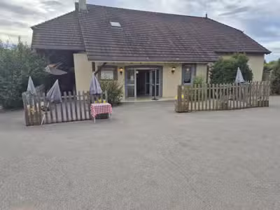 Cède restaurant traditionnel site touristique Jura