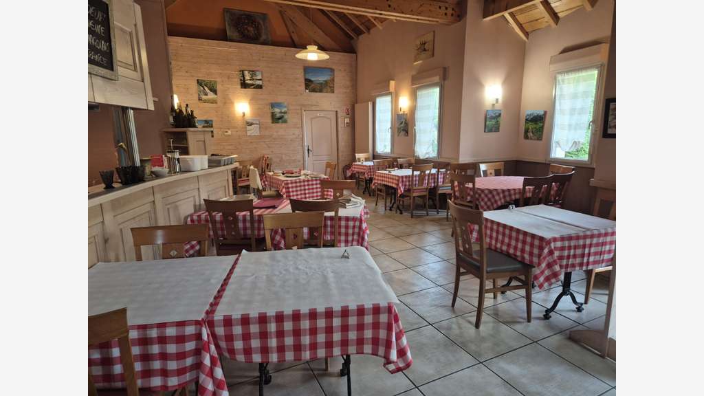 Cède restaurant traditionnel site touristique Jura