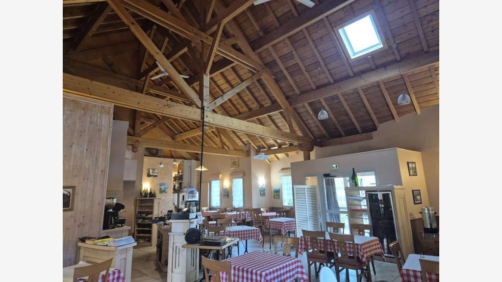 Cède restaurant traditionnel site touristique Jura