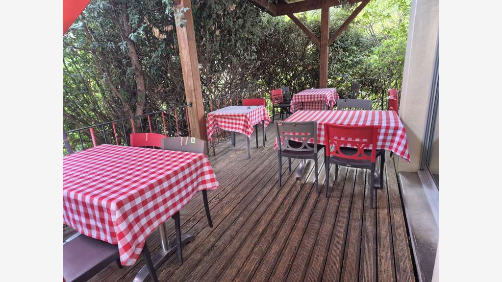 Cède restaurant traditionnel site touristique Jura