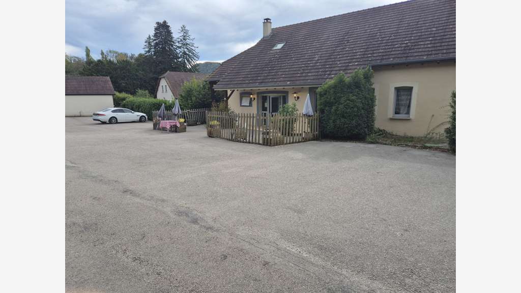 Cède restaurant traditionnel site touristique Jura
