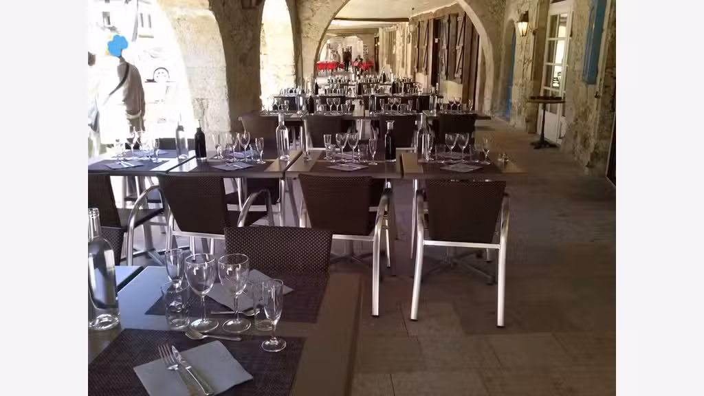 FDC hôtel bar licence IV Collégiale Saint-Pierre