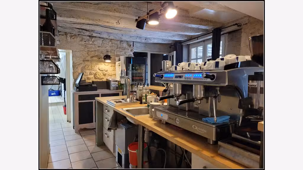 FDC hôtel bar licence IV Collégiale Saint-Pierre