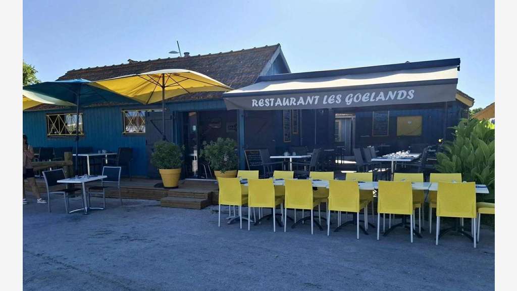 AV restaurant vue sur le port du Château d’Oléron