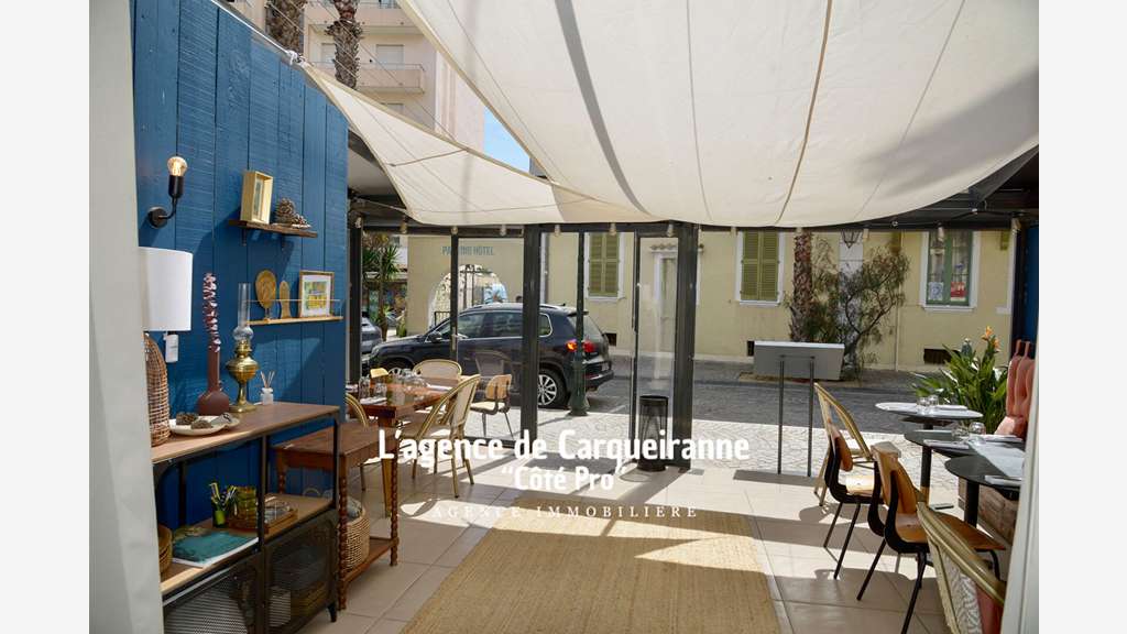 AV restaurant 105m² Le Lavandou emplacement N°1