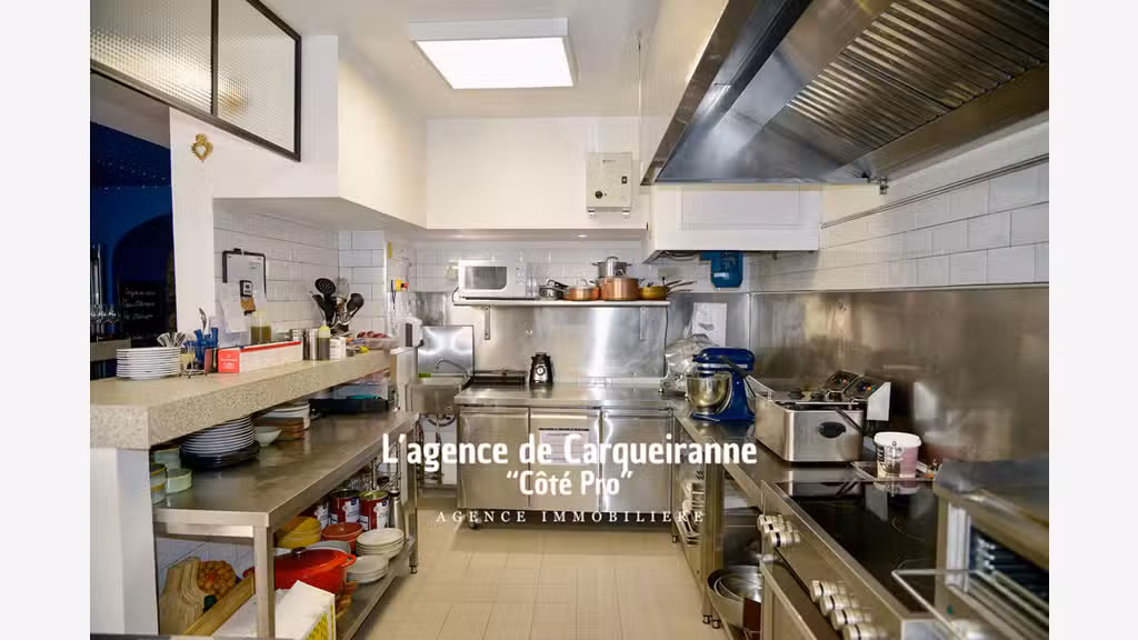 AV restaurant 105m² Le Lavandou emplacement N°1