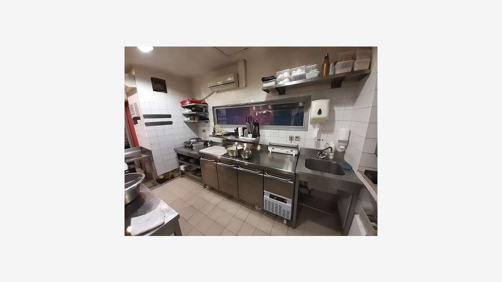 AV RESTAURANT LICENCE IV EMPL. N°1BIS TOURS CENTRE