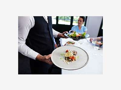 AV restaurant proche mer ville de prestige 44