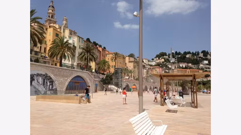 A vendre bar restaurant glacier terrasses à Menton