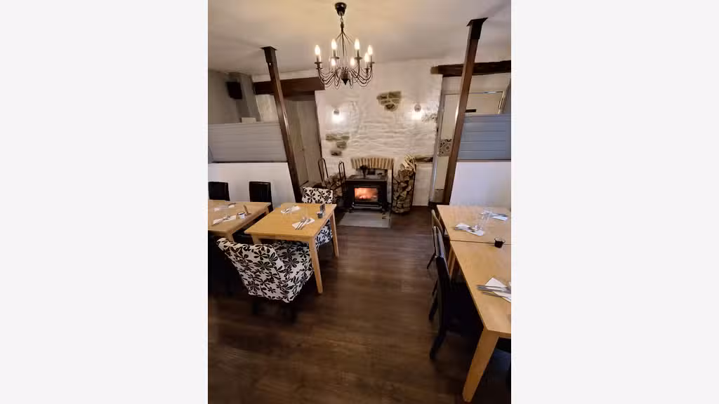 Vente restaurant chambres meublées et logement 50