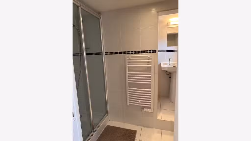 Vente restaurant chambres meublées et logement 50