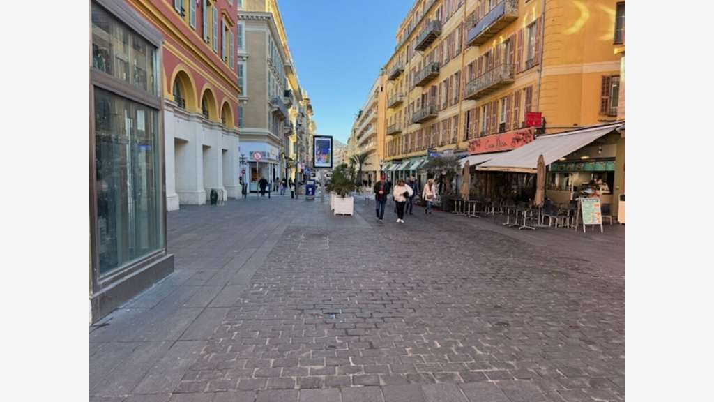 Cède restaurant entièrement neuf et équipé à Nice