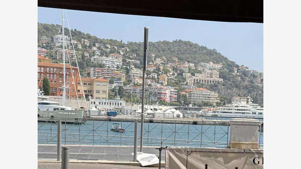 Vente café restaurant terrasse sur le port de Nice
