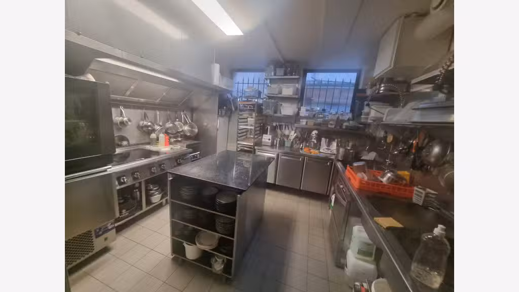 AV restaurant avec extraction et petit loyer 75020