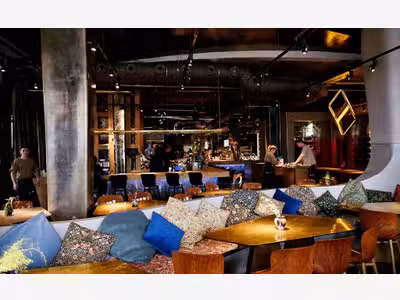 Restaurant en angle avec terrasse