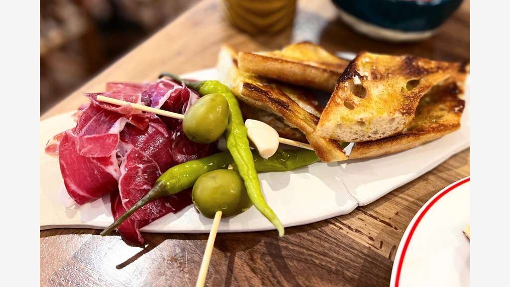 Vente fonds restaurant bistro tapas festif 75018