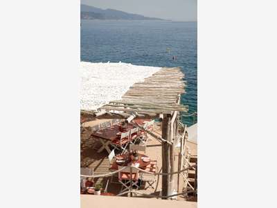 AV restaurant littoral ! les pieds dans le sable !