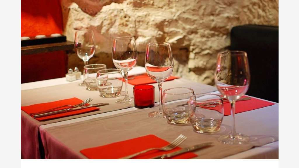 AV restaurant avec pierres apparentes Bouffay 