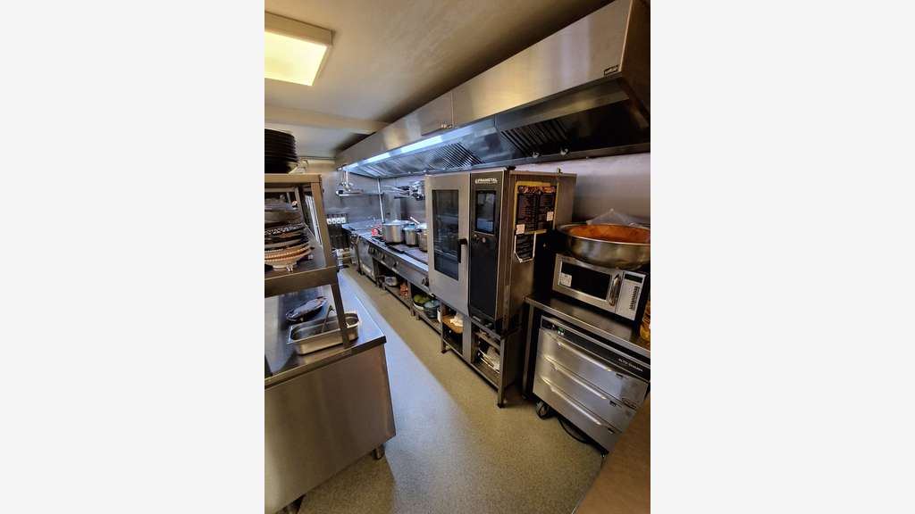 Vente restaurant avec licence IV et logement - 50