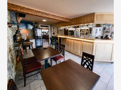 Vente restaurant avec licence IV et logement - 50