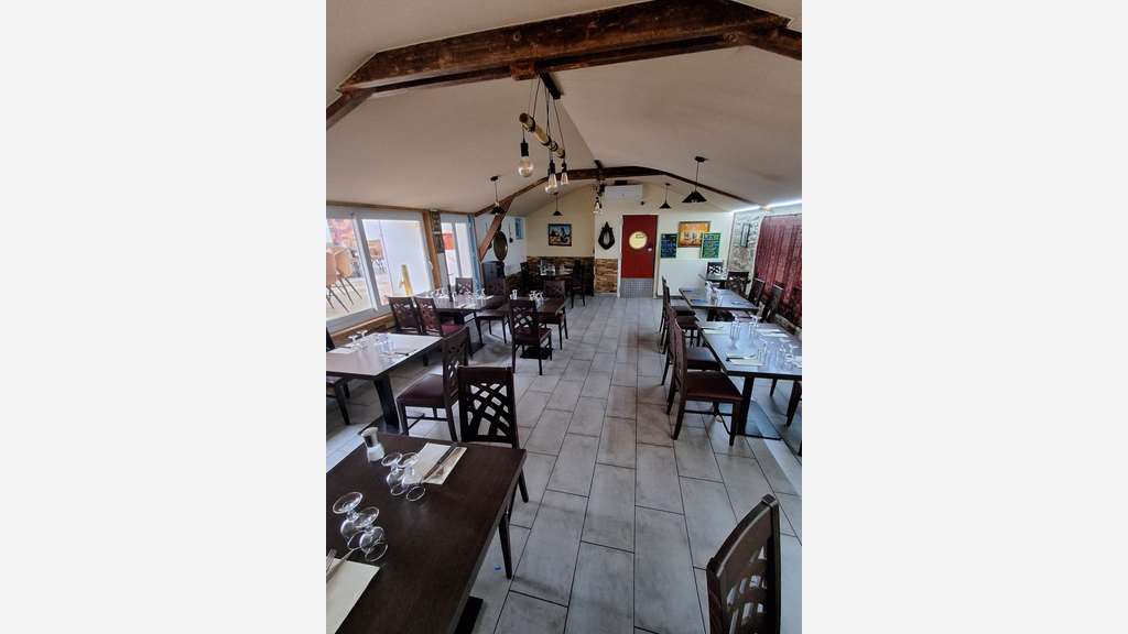 Vente restaurant avec licence IV et logement - 50