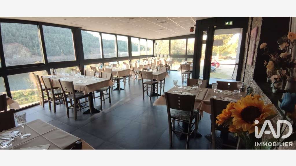 Vente beau restaurant à Doizieux bord du barrage
