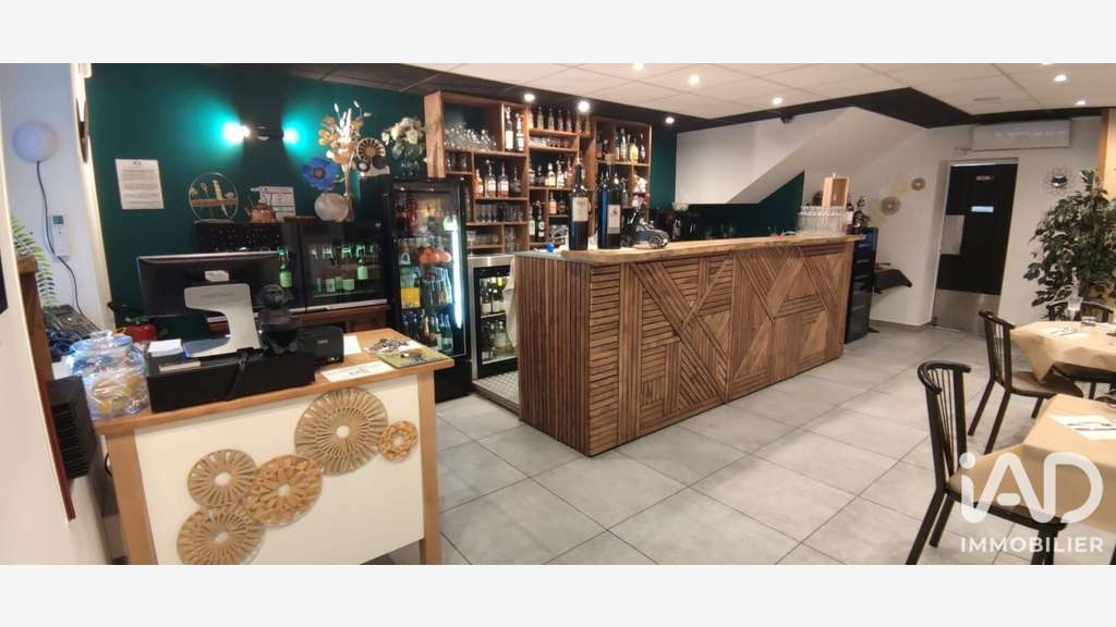 Vente beau restaurant à Doizieux bord du barrage
