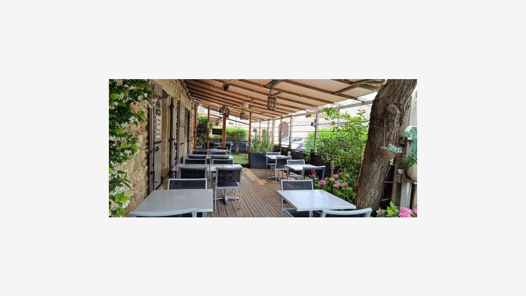 AV restaurant + logement Saint Laurent des Arbres