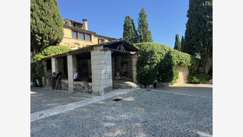 Etablissement neuf à reprendre à St Paul de Vence